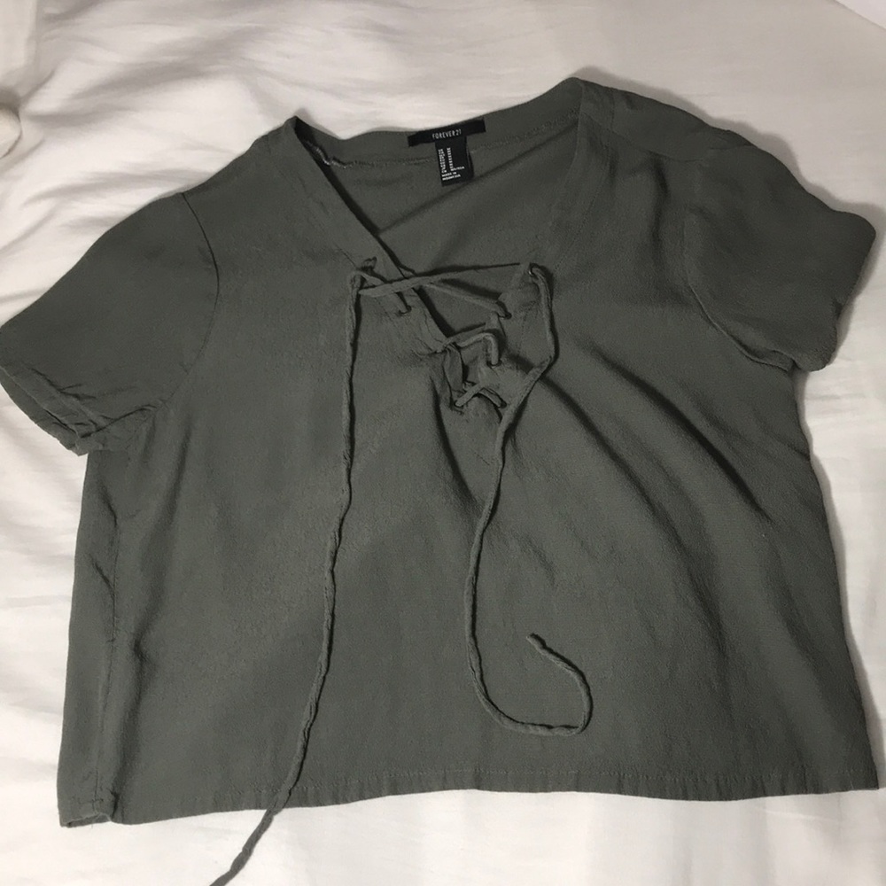 FOREVER 21 Dark Green Cropped Flowy T-Shirt